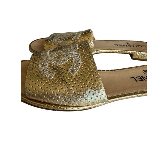 Chanel Gold Laminated Lambskin CC Logo Slide Sandals Mules Size 40 - Picture 3 of 11